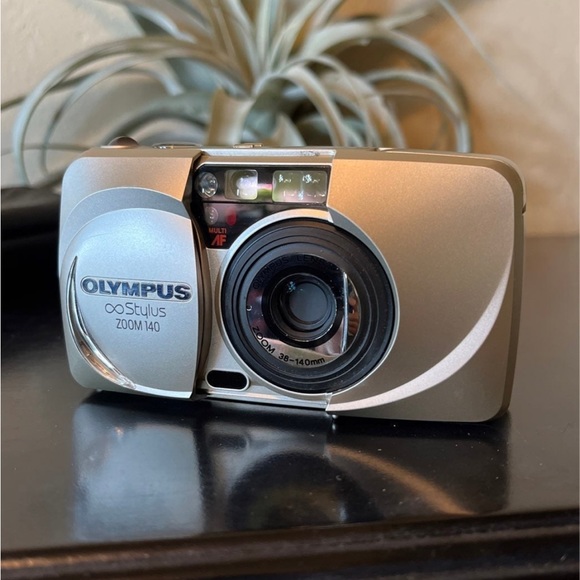 Vintage Olympus 35mm camera w/ original case - RARE! - Picture 2 of 12